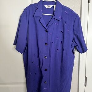 🔴 CLEARANCE buy 2 for $12 
Elegant Purple Button-Up Blouse